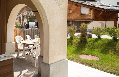 Sils-Maria Apartamento | Hermoso apartamento para 4 personas con WIFI, TV, patio y mascotas permitida