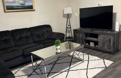 Utica Apartamento | Nice Apartment Downtown Utica Second floor located close night club Varick st