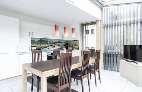 Runhof Apartamento | Hermoso apartamento para 8 personas con A/C, WIFI, TV, terraza y mascotas permitida