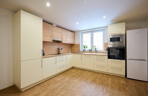 Desna Apartamento | Precioso apartamento para 4 personas con WIFI, piscina, TV y patio