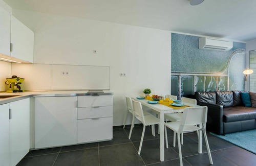 Balatonszemes Apartamento | Hermoso apartamento para 6 personas con A/C, WIFI, piscina, TV, terraza y mascotas permitida