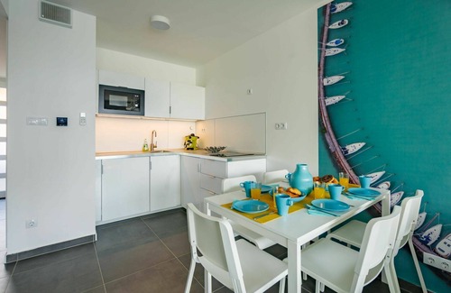 Balatonszemes Apartamento | Hermoso apartamento para 6 personas con piscina, A/C, WIFI, TV, terraza y mascotas permitida