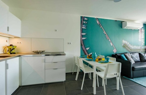 Balatonszemes Apartamento | Hermoso apartamento para 6 personas con piscina, A/C, WIFI, TV, terraza y mascotas permitida