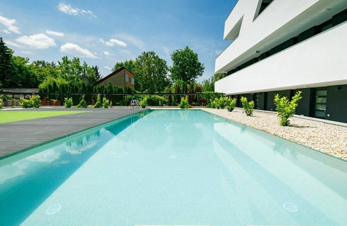 Balatonszemes Apartamento | Hermoso apartamento para 6 personas con piscina, A/C, WIFI, TV, terraza y mascotas permitida