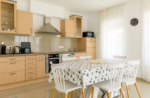 Balatonszarszo Apartamento | Bonito apartamento para 5 personas con A/C, WIFI, TV y balcón