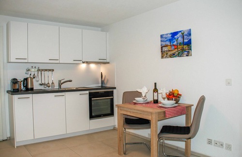 Orselina Apartamento | Hermoso apartamento para 2 personas con WIFI, TV y patio