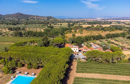 Scarlino Apartamento | Bonito apartamento para 2 personas con piscina, WIFI, TV, terraza y aparcamiento
