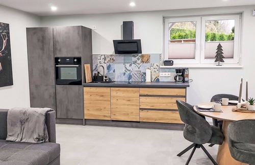 Luegde Apartamento | Hermoso apartamento para 2 personas con WIFI, TV, terraza, mascotas permitida y aparcamiento
