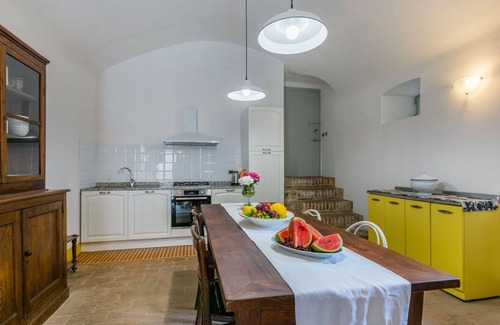 Stigliano Apartamento | Precioso apartamento con WIFI, TV, patio, mascotas permitida, vista panorámica y aparcamiento