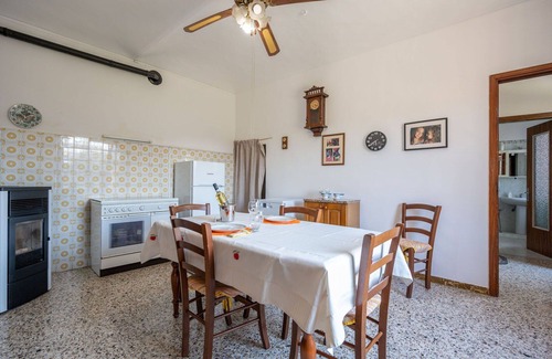 Penango Apartamento | Acogedor apartamento para 2 personas con WIFI, TV, patio, vista panorámica y aparcamiento