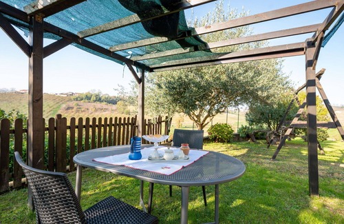 Penango Apartamento | Acogedor apartamento para 2 personas con WIFI, TV, patio, vista panorámica y aparcamiento