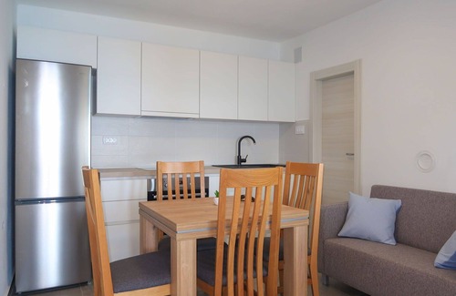 Stinica Apartamento | Hermoso apartamento para 3 personas con WIFI, A/C, TV y terraza