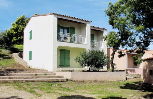 Aregno Apartamento | Hermoso apartamento para 4 personas con WIFI, A/C, TV, terraza y aparcamiento