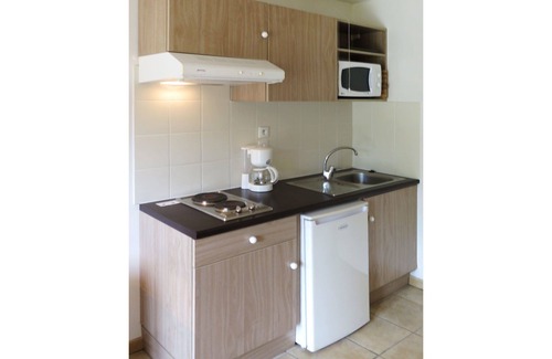 Barbaste Apartamento | Bonito apartamento con WIFI, piscina, TV, balcón, mascotas permitida y aparcamiento
