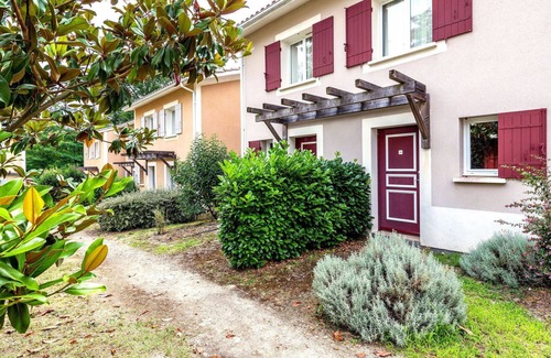 Barbaste Apartamento | Bonito apartamento con WIFI, piscina, TV, balcón, mascotas permitida y aparcamiento