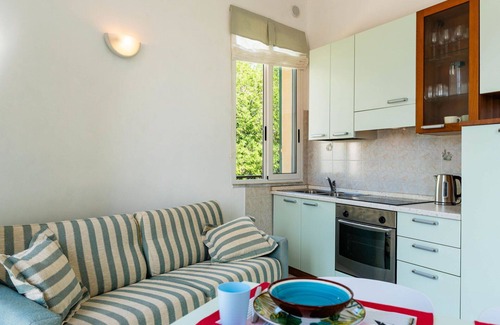 Marina di Andora Apartamento | Hermoso apartamento para 4 personas con A/C, WIFI, TV, balcón, mascotas permitida y aparcamiento