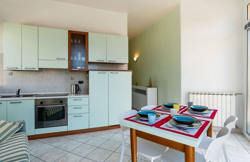 Marina di Andora Apartamento | Hermoso apartamento para 4 personas con A/C, WIFI, TV, balcón, mascotas permitida y aparcamiento