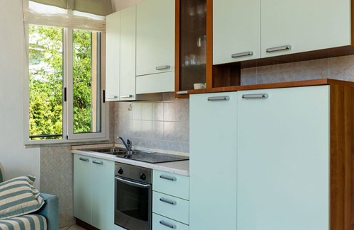 Marina di Andora Apartamento | Hermoso apartamento para 4 personas con A/C, WIFI, TV, balcón, mascotas permitida y aparcamiento