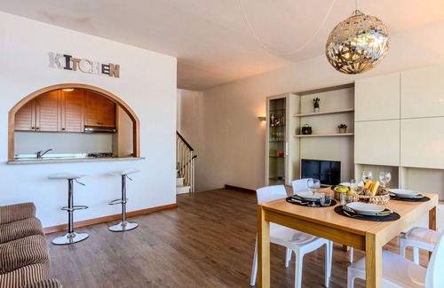 Ispra Apartamento | Precioso apartamento para 4 personas con WIFI, A/C, TV y terraza