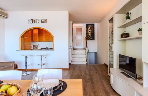 Ispra Apartamento | Precioso apartamento para 4 personas con WIFI, A/C, TV y terraza