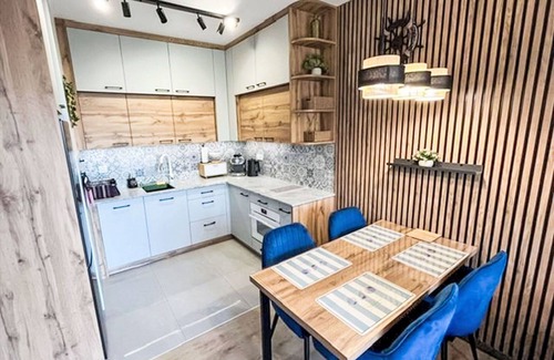 Gaski Apartamento | Acogedor apartamento con WIFI, bañera de hidromasaje, piscina, TV, balcón y aparcamiento