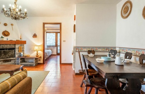 Oulx Apartamento | Acogedor apartamento para 4 personas con TV, terraza, mascotas permitida y aparcamiento