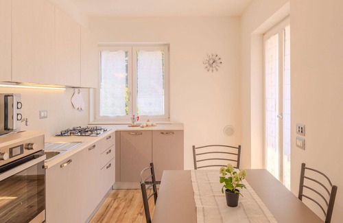 Dro Apartamento | Hermoso apartamento para 4 personas con A/C, WIFI, TV, patio y vista panorámica