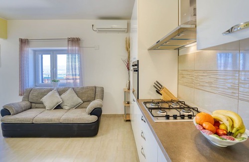 Opatija Apartamento | Bonito apartamento con internet, A/C, TV, terraza, mascotas permitida y aparcamiento