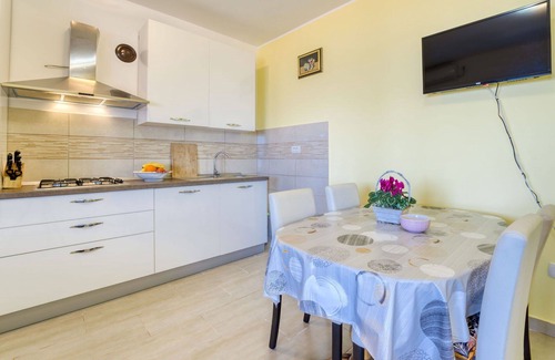Opatija Apartamento | Bonito apartamento con internet, A/C, TV, terraza, mascotas permitida y aparcamiento