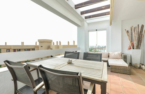 La Cala de Mijas Apartamento | Acogedor apartamento con WIFI, piscina, A/C, TV, terraza, mascotas permitida y aparcamiento
