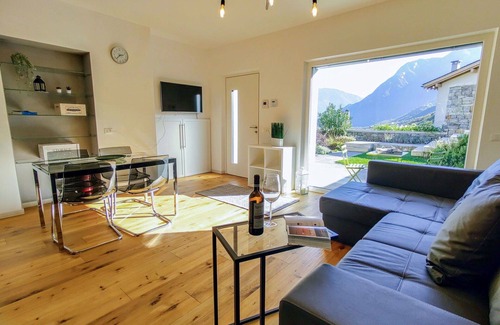 Samolaco Apartamento | Hermoso apartamento para 4 personas con A/C, WIFI, TV y patio