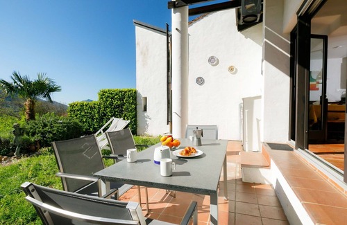 Sonvico Apartamento | Acogedor apartamento con piscina, WIFI, patio, mascotas permitida y vista panorámica