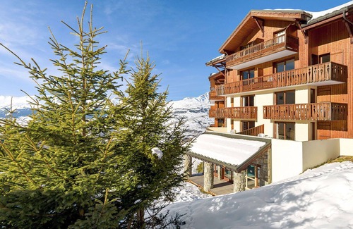 Plan Peisey Apartamento | Precioso apartamento para 6 personas con WIFI, piscina, TV, terraza y mascotas permitida