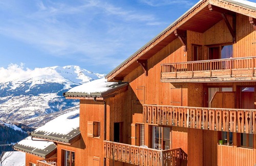 Plan Peisey Apartamento | Precioso apartamento para 6 personas con WIFI, piscina, TV, terraza y mascotas permitida