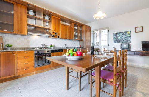 Muravera Apartamento | Hermoso apartamento para 6 personas con A/C, TV, balcón, vista panorámica y aparcamiento