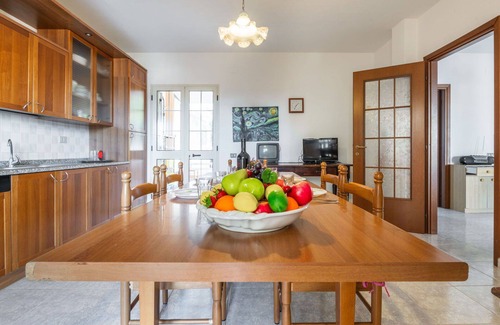 Muravera Apartamento | Hermoso apartamento para 6 personas con A/C, TV, balcón, vista panorámica y aparcamiento