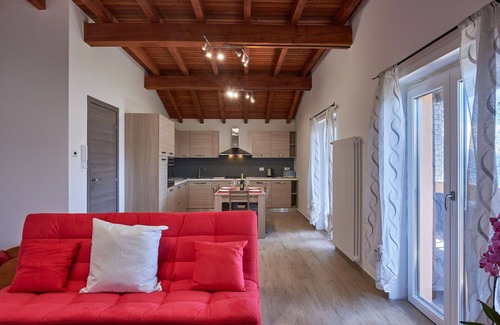 Stazzona Apartamento | Precioso apartamento para 6 personas con piscina, WIFI, bañera de hidromasaje, TV y terraza