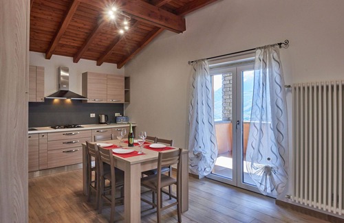 Stazzona Apartamento | Precioso apartamento para 6 personas con piscina, WIFI, bañera de hidromasaje, TV y terraza