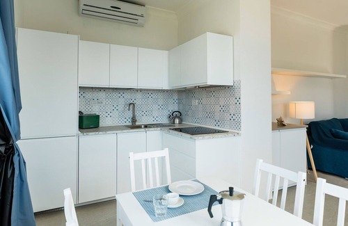 Bussana Apartamento | Bonito apartamento para 6 personas con WIFI, A/C, TV, balcón, mascotas permitida y aparcamiento