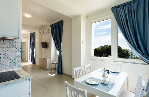 Bussana Apartamento | Bonito apartamento para 6 personas con WIFI, A/C, TV, balcón, mascotas permitida y aparcamiento