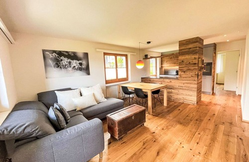 Falera Apartamento | Bonito apartamento para 6 personas con piscina, WIFI, TV, balcón y vista panorámica