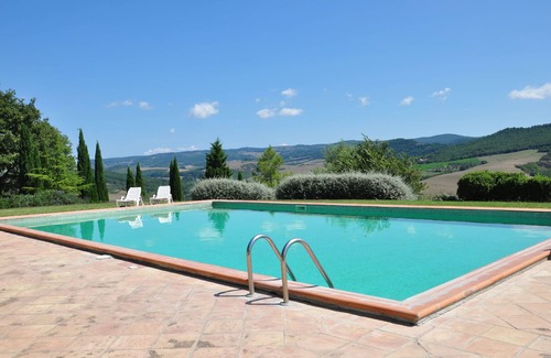 Il Poggio Apartamento | Acogedor apartamento con piscina, WIFI, TV, mascotas permitida, vista panorámica y aparcamiento