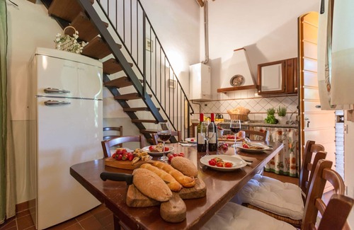 Peccioli Apartamento | Bonito apartamento con WIFI, piscina, A/C, TV, mascotas permitida, vista panorámica y aparcamiento