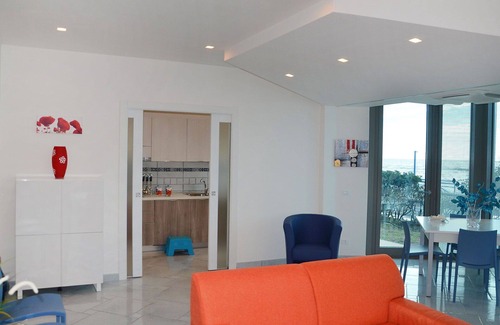 Terracina Apartamento | Hermoso apartamento con piscina, WIFI, A/C, TV, balcón, mascotas permitida y aparcamiento