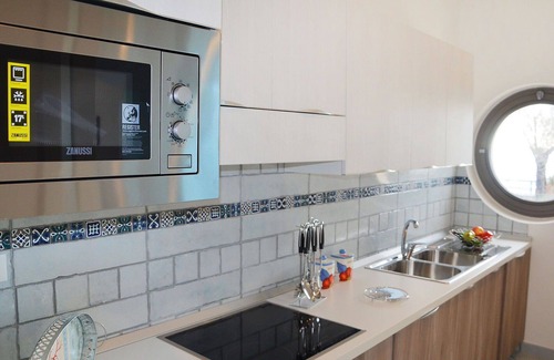 Terracina Apartamento | Hermoso apartamento con piscina, WIFI, A/C, TV, balcón, mascotas permitida y aparcamiento