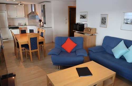 Riom-Parsonz Apartamento | Acogedor apartamento para 8 personas con WIFI, TV, terraza, mascotas permitida y vista panorámica