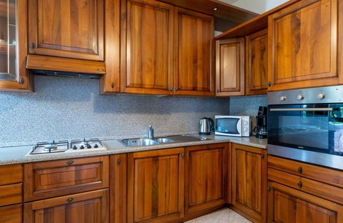 Aurogna Apartamento | Bonito apartamento con WIFI, bañera de hidromasaje, TV, patio, mascotas permitida y aparcamiento