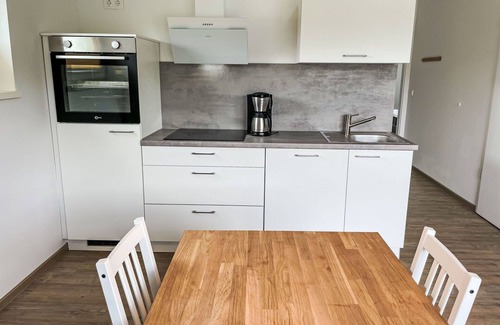 Hechthausen Apartamento | Acogedor apartamento para 4 personas con piscina, WIFI, TV, balcón y mascotas permitida