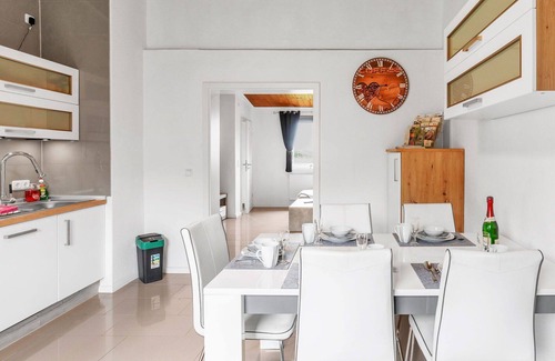 Oberndorf Apartamento | Bonito apartamento para 6 personas con WIFI, TV, patio y aparcamiento