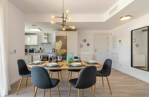 Carihuela Apartamento | Hermoso apartamento para 4 personas con WIFI, A/C, piscina, TV y terraza